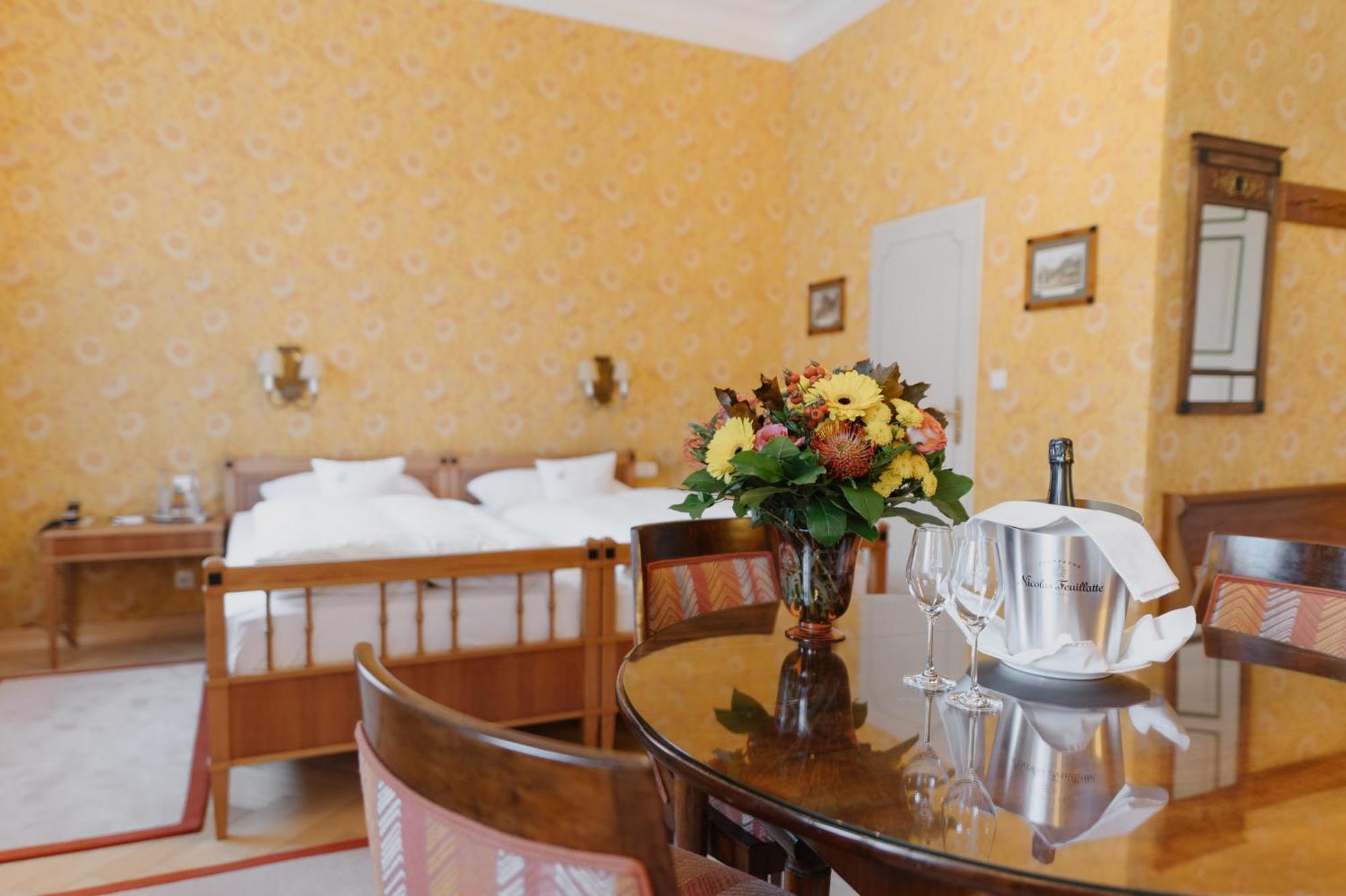 Romantik Hotel Zur Post Fuerstenfeldbruck Eksteriør billede