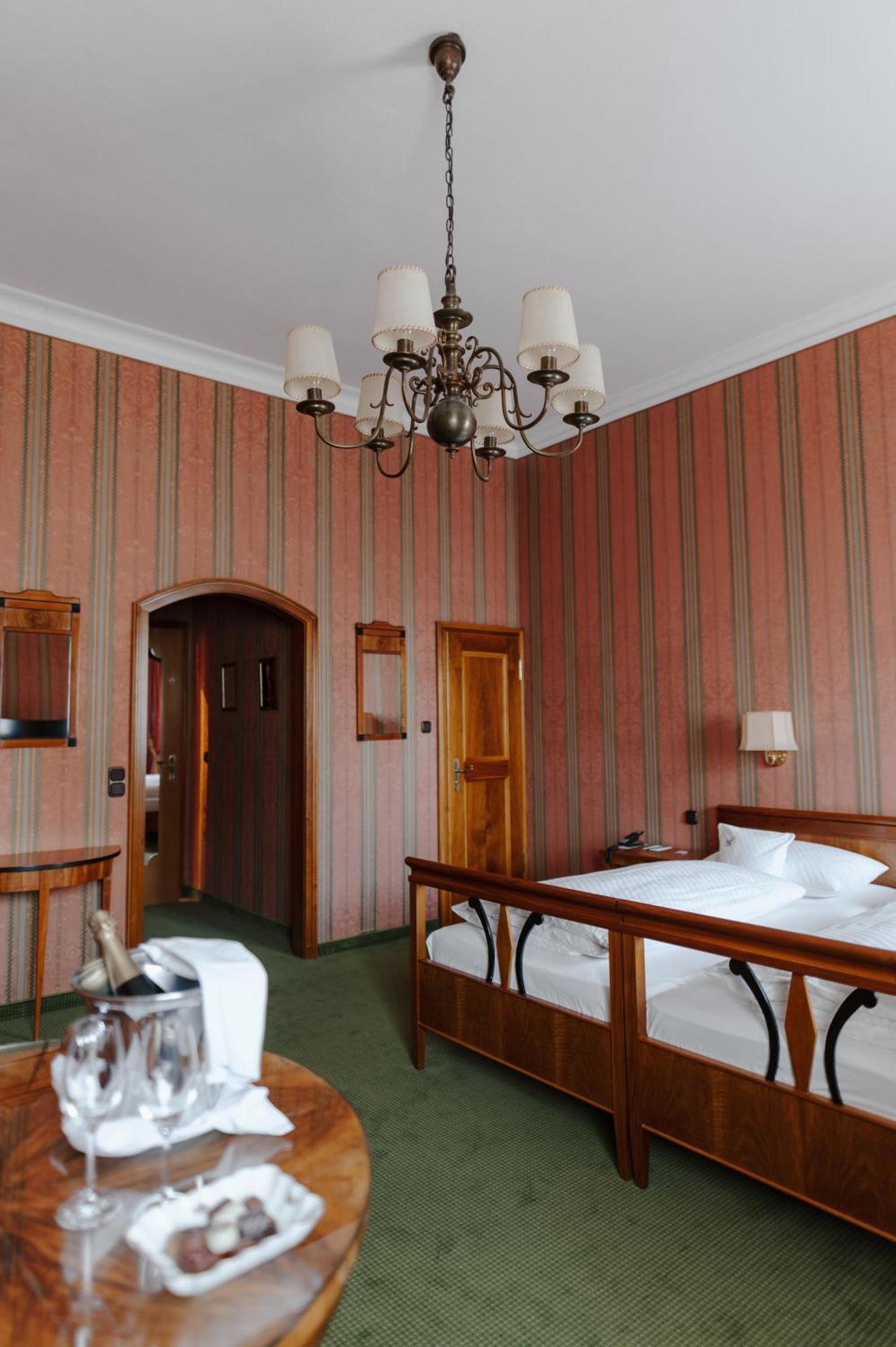 Romantik Hotel Zur Post Fuerstenfeldbruck Eksteriør billede
